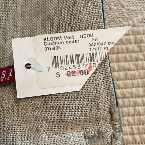 NWT Yves Delorme (Iosis) set of 2 cushion covers 17x17 inch zipper closing - Picture 10 of 11